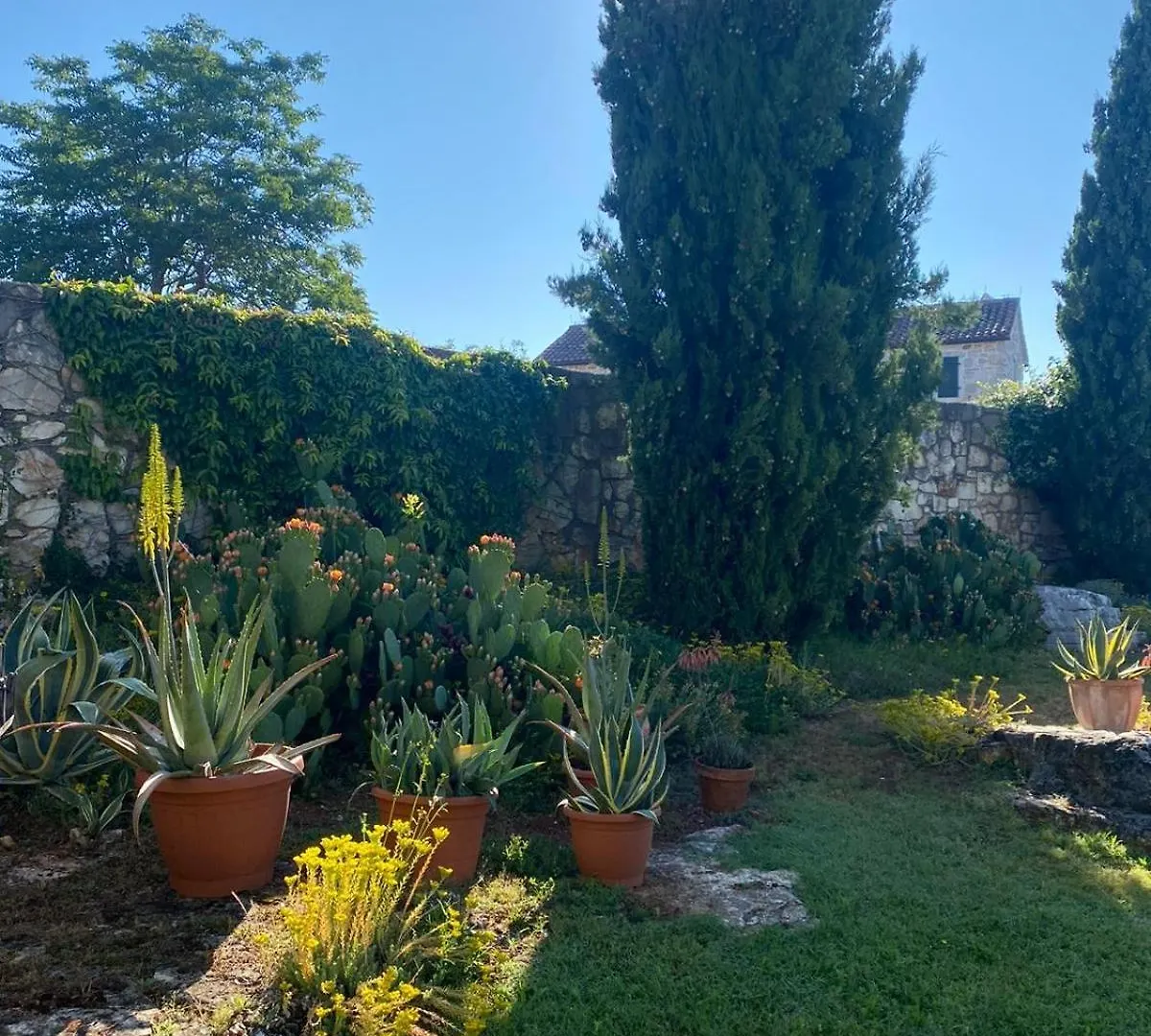 Domos Selene Casa Luna Tinjan
